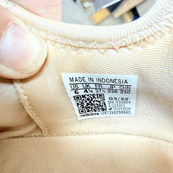 Adidas NMD R1 Women's Sneakers Running Shoe Athletic Footwear Peach Trainer Sz 6 - Picture 11 of 13